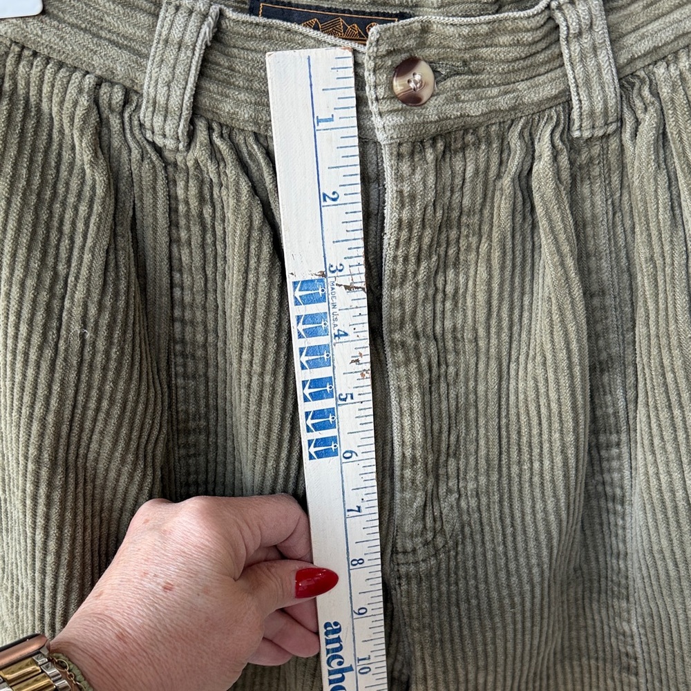 Eddie Bauer “Vintage-inspired Eddie Bauer corduroy Bermuda shorts (Y2K era)” - Picture 7 of 11
